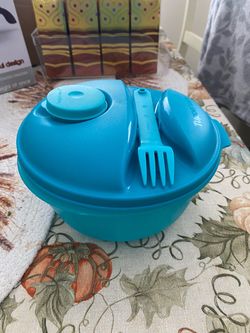 Tupperware Salad Bowl Set with Fork and Spoon