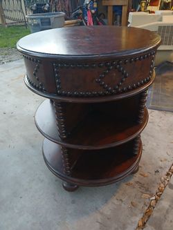 Round 3 Tier Mahogony End Table 