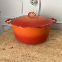 DESCOWARE Flame Enamel Round Dutch Oven Cast Iron Pot Round Belgium 9” D FE 8