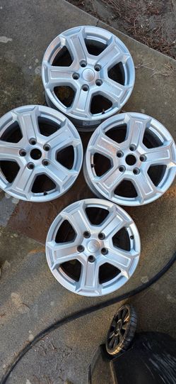 Jeep factory aluminum rims like new 17"