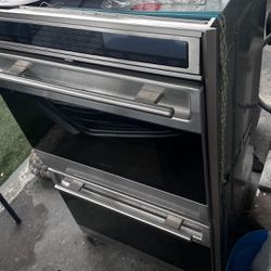 Wolf 30” Double Wall Oven Model DO30