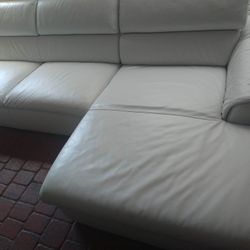 SECTIONAL GENUINE LEATHER WHITE COLOR .. Delivery SERVICE AVAILABLE 🚚⚡🚚
