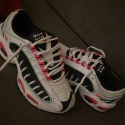 Air Max Shoes Size 7