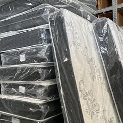 Deluxe Brand Twin Size Set 