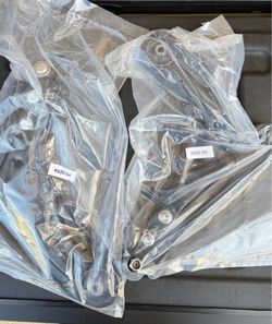 Pair of Front 04-10 Chevy Aveo/Pontiac G3 Control Arms