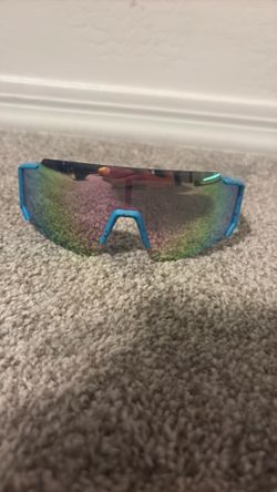 Retro Blue Splatter Sport Shield Sunglasses – Pink & Green Iridescent Mirrored Lens⁠