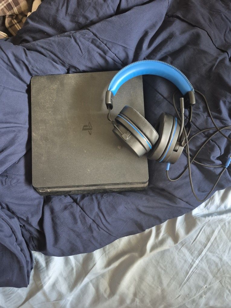 PS4 SLIM AND GAMING HEADSEAT