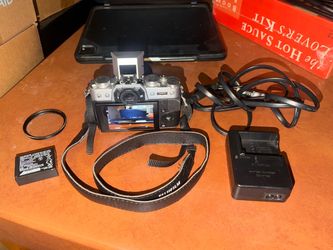 Fujifilm X-T20 Silver + 16-50mm Lens, 2 Batteries & Accessories