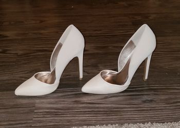 Cream leather 5 in pumps Ladies 6 1/2