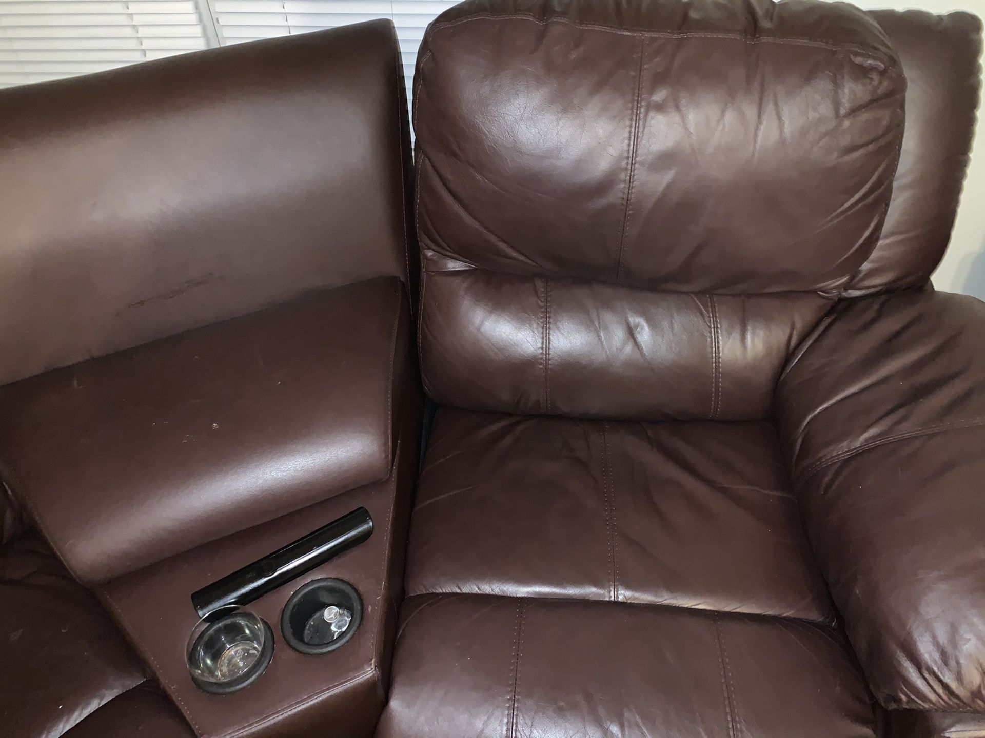 Sectional couch reclines