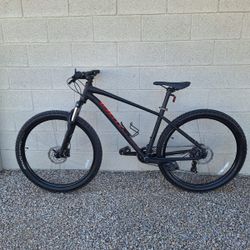 SPECIALIZED PITCH 27.5 INCH MOUNTAIN BIKE LIKE NEW( CHECK MY OTHER BIKES )