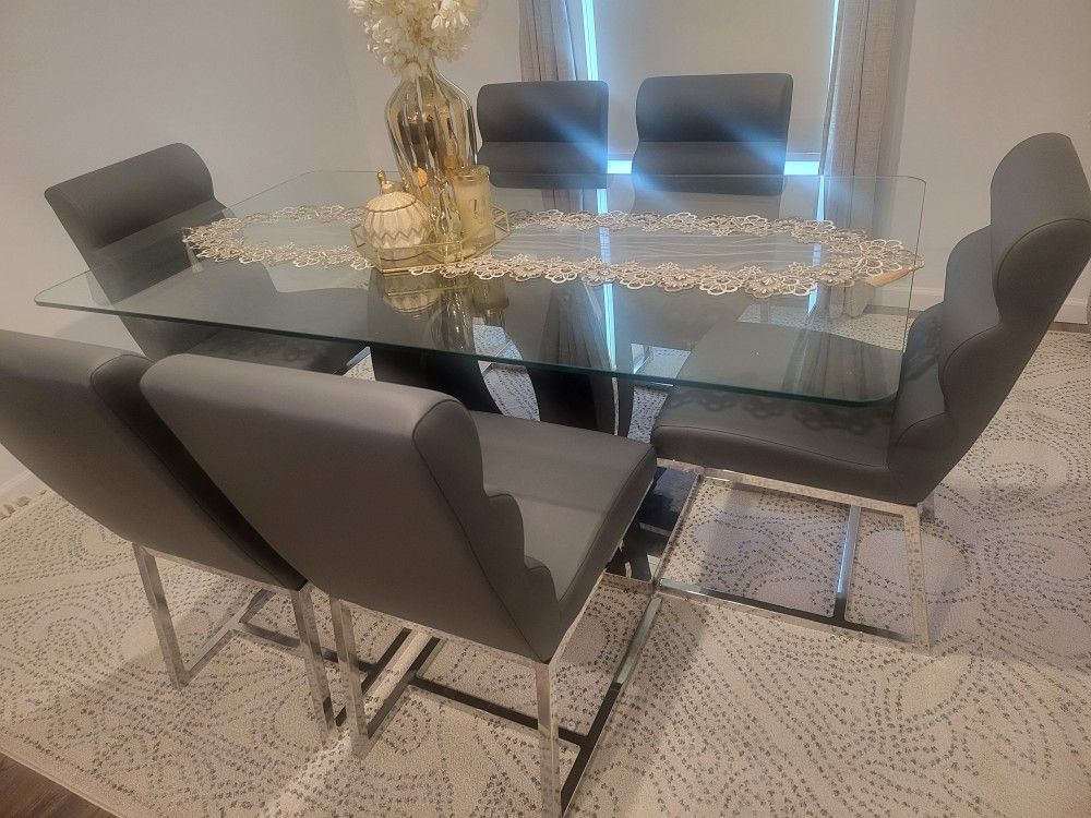 Tablet With 6 Chairs