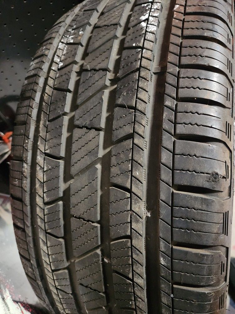 285/45R22 Tire