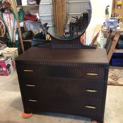 VINTAGE ANTIQUE ART DECO DRESSER & MIRROR