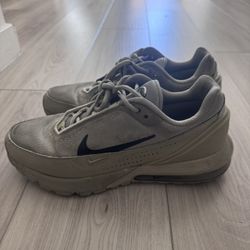 Nike 9.5 Shoes 