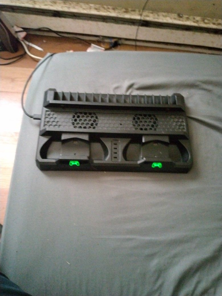 PS4  Multifunction Cooling Station