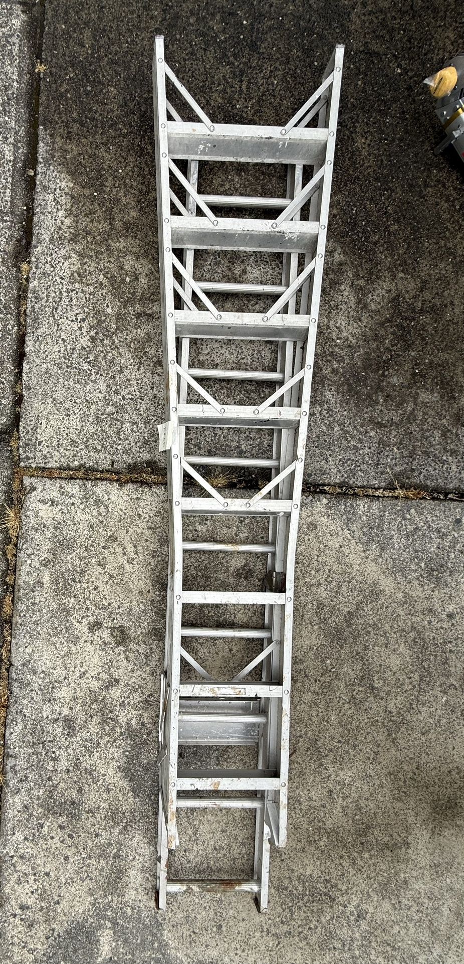 Aluminum Ladder (18ft)