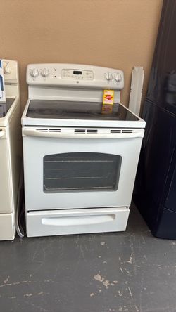 Nice like new GE electric stove