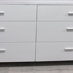 White dresser – 6 drawers (3 & 3), used, shows wear but sturdy 