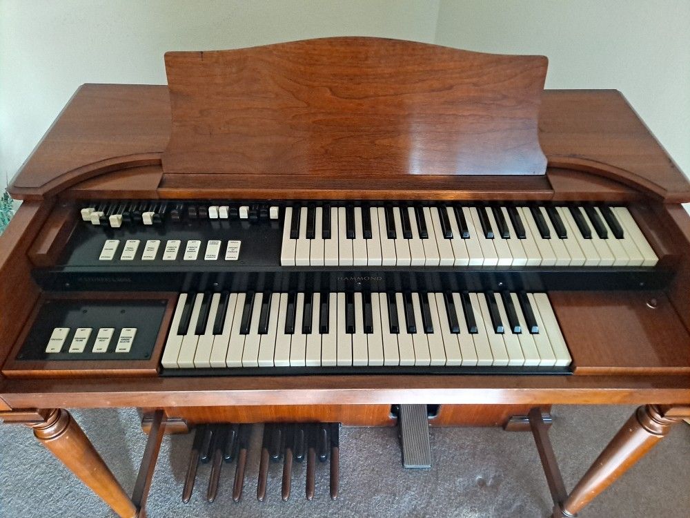 FREE** M3 Hammond Organ ** FREE for Sale in Surprise, AZ OfferUp