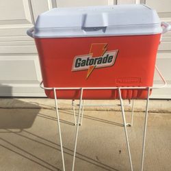 Rubbermaid Cooler With Stand