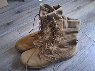 Coyote Brown US Army combat boots