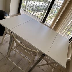 Kitchen Table And 4 Chairs 