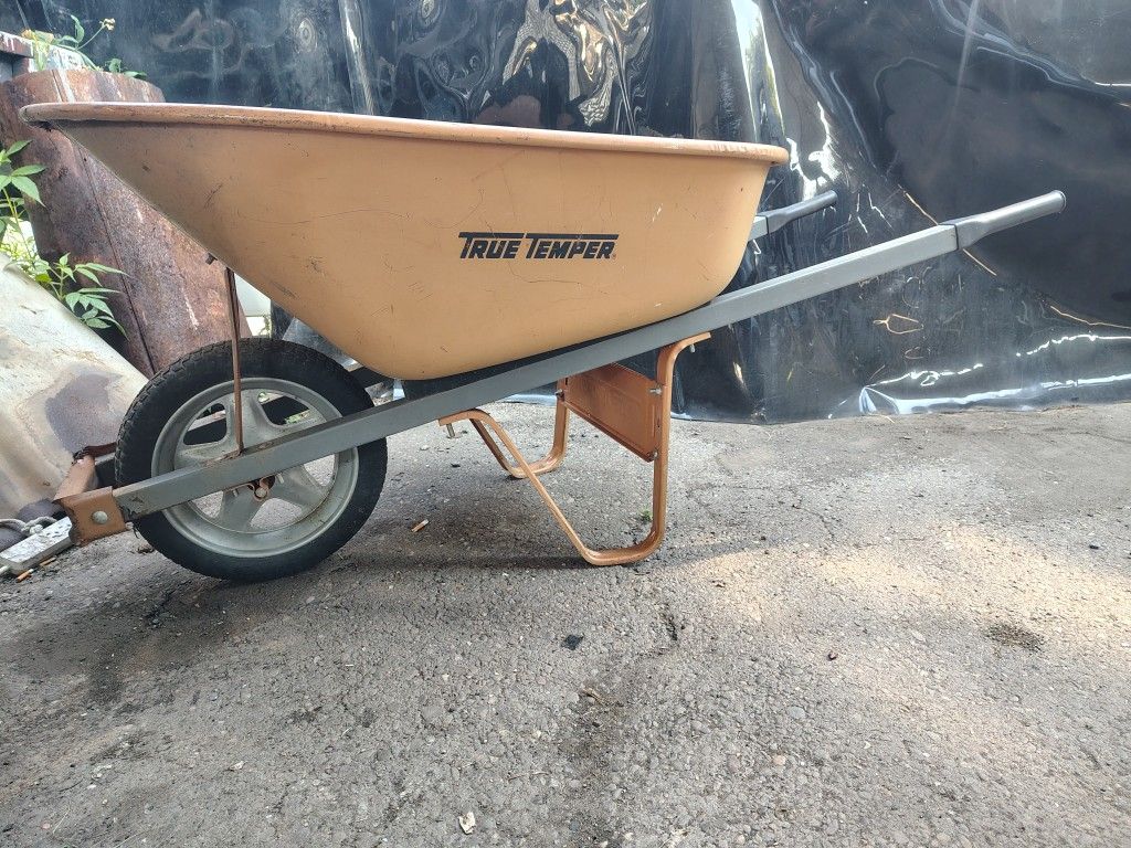 True Temper Steel Wheelbarrow