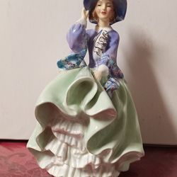 Royal Doulton Figurine Top o' the Hill HN1833 Green Colour