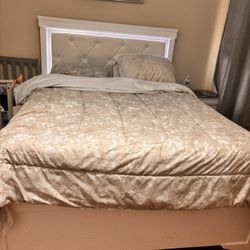 Full bedroom including mattress and box
