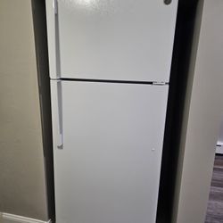 GE 28in Refrigerator 