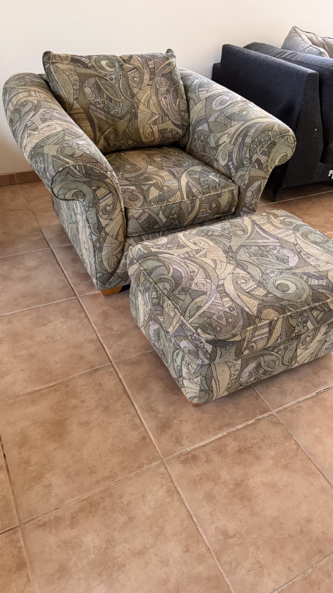 Free Chair & Ottoman