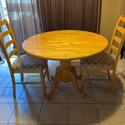 Table + 2 Chairs 