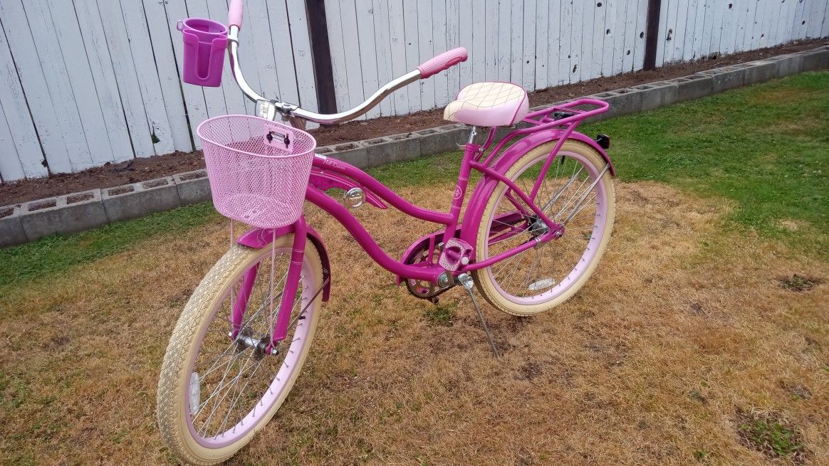 Like New Huffy 24" Nel Lusso Girls Hot Pink Street Cruiser Bike
