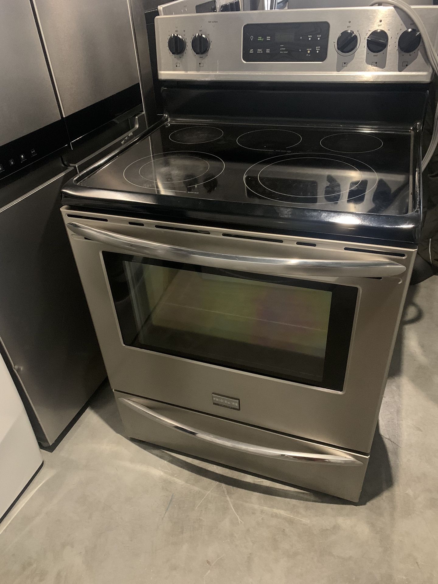 Frigidaire Electric Stove with 5 Burners - $300