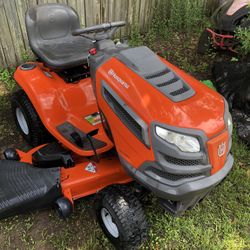 Husqvarna 54 inch 24 hp Briggs & Stratton new mower zero hours $2200