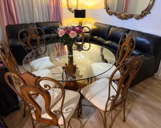 Table with 6 chairs