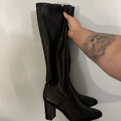 Knee high heeled Boots