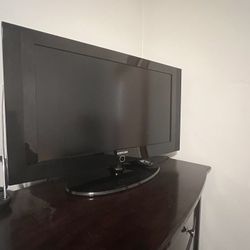 Samsung 31” Tv With Universal Remote 