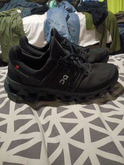Women's Size 11  Cloud Swift