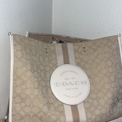 Beautiful Coach Tote 