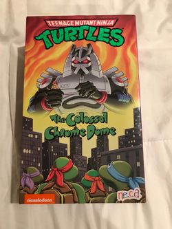 NECA Teenage Mutant Ninja Turtles The Colossal Chrome Dome