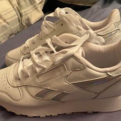 Reebox Size 3.5 New (white/silver fluorescent on on side)