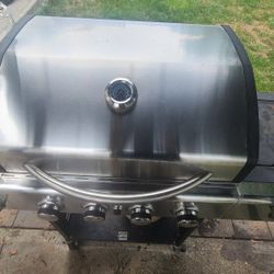 Outdoor Grill With Stovetop Burner