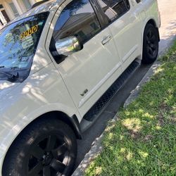 Nissan armada LE 