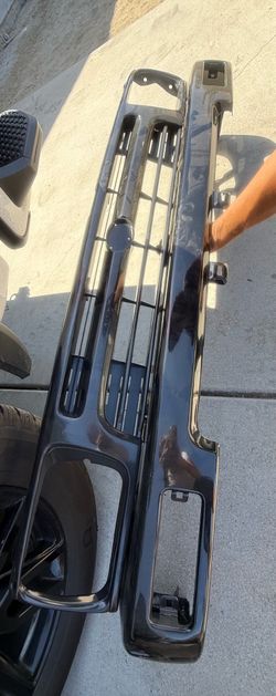 Black Front Bumper Cover with Grille Toyota pickup 89-95