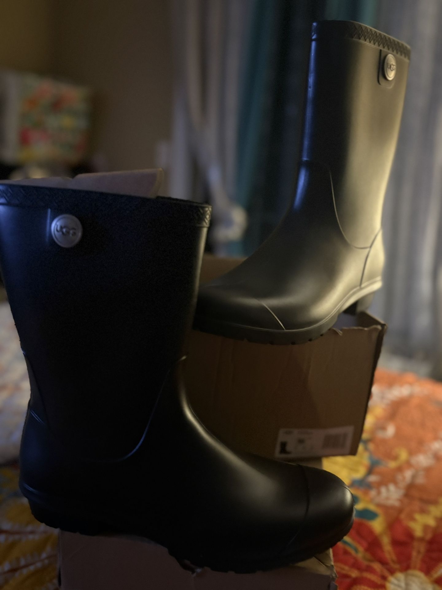 Size 10 Women’s Black Ugg Rain Boots.