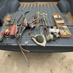 Vintage Bows And Arrows And Accessories 