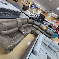 Sectional 6Pcs Total And 3 Recliners 