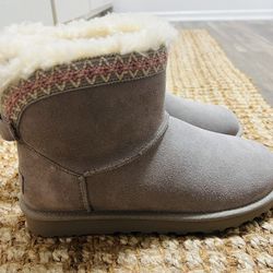 Brand New UGG’s Women Classic  Mini Taslyn Bootie 